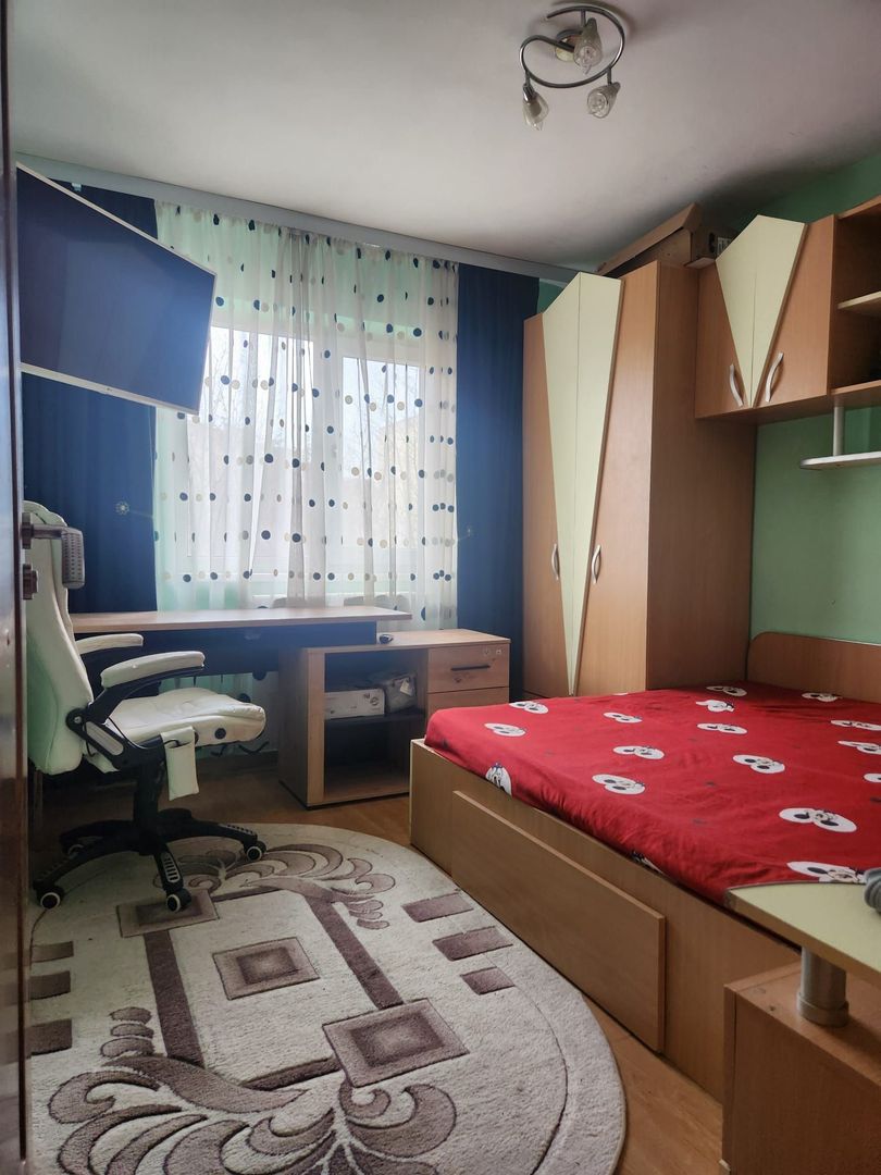 vand apartament 3 camere, etaj 2 , zona Alunis - Poză 8
