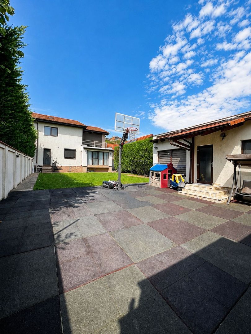 Vila cu 6 camere 4 bai, zona Spitalul Judetean, cu spa, garaj, beci - Poză 7