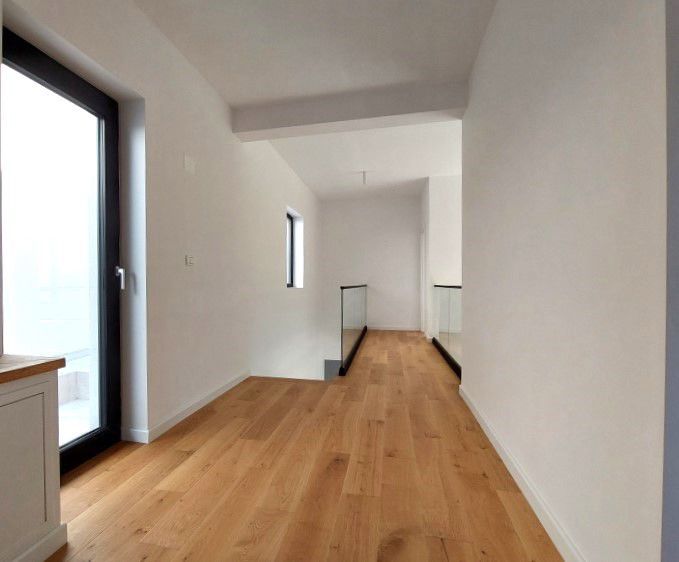 O casa simpla alba dar totusi sofisticata zona Pipera - Poză 28