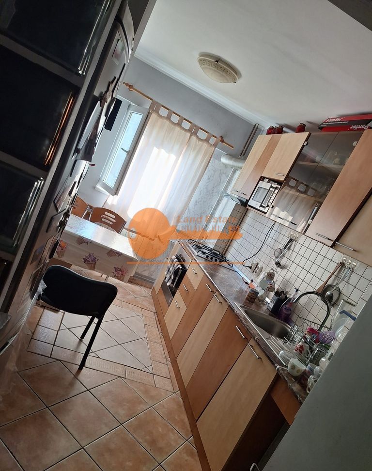 Apartament cu 3 camere in zona Drumul Taberei-5 minute de Metrou Constantin Brâncuș - Poză 4