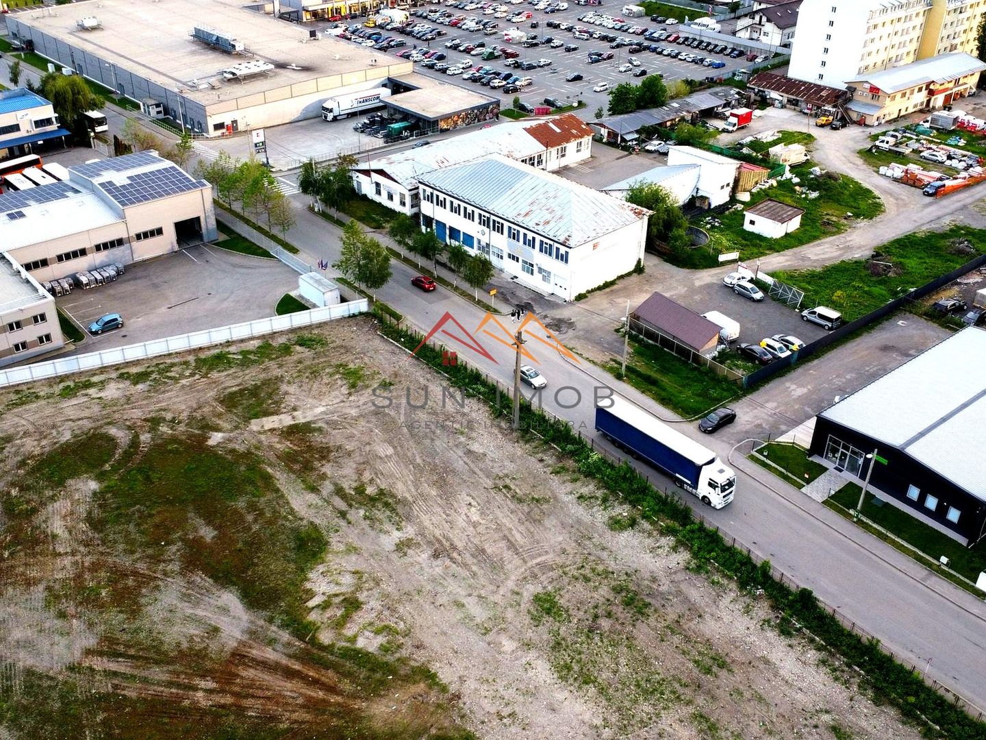 Teren intravilan 9600 m2, central, zona comerciala, Campina, Prahova - Poză 4