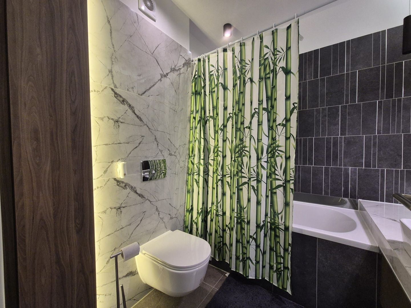 Zona Coresi, str. 13 Decembrie, apartament spațios, bloc nou, loc parcare - Poză 22