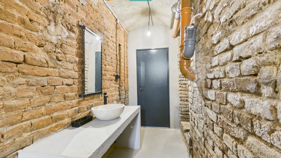 Eleganță subterană - pivniță exclusivistă Arad - Poză 34