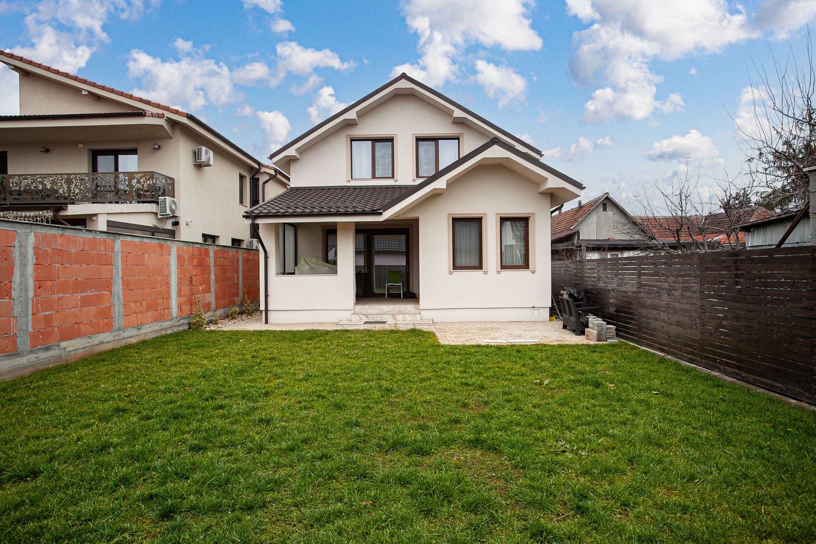 Vilă elegantă de închiriat în Subcetate - Poză 15