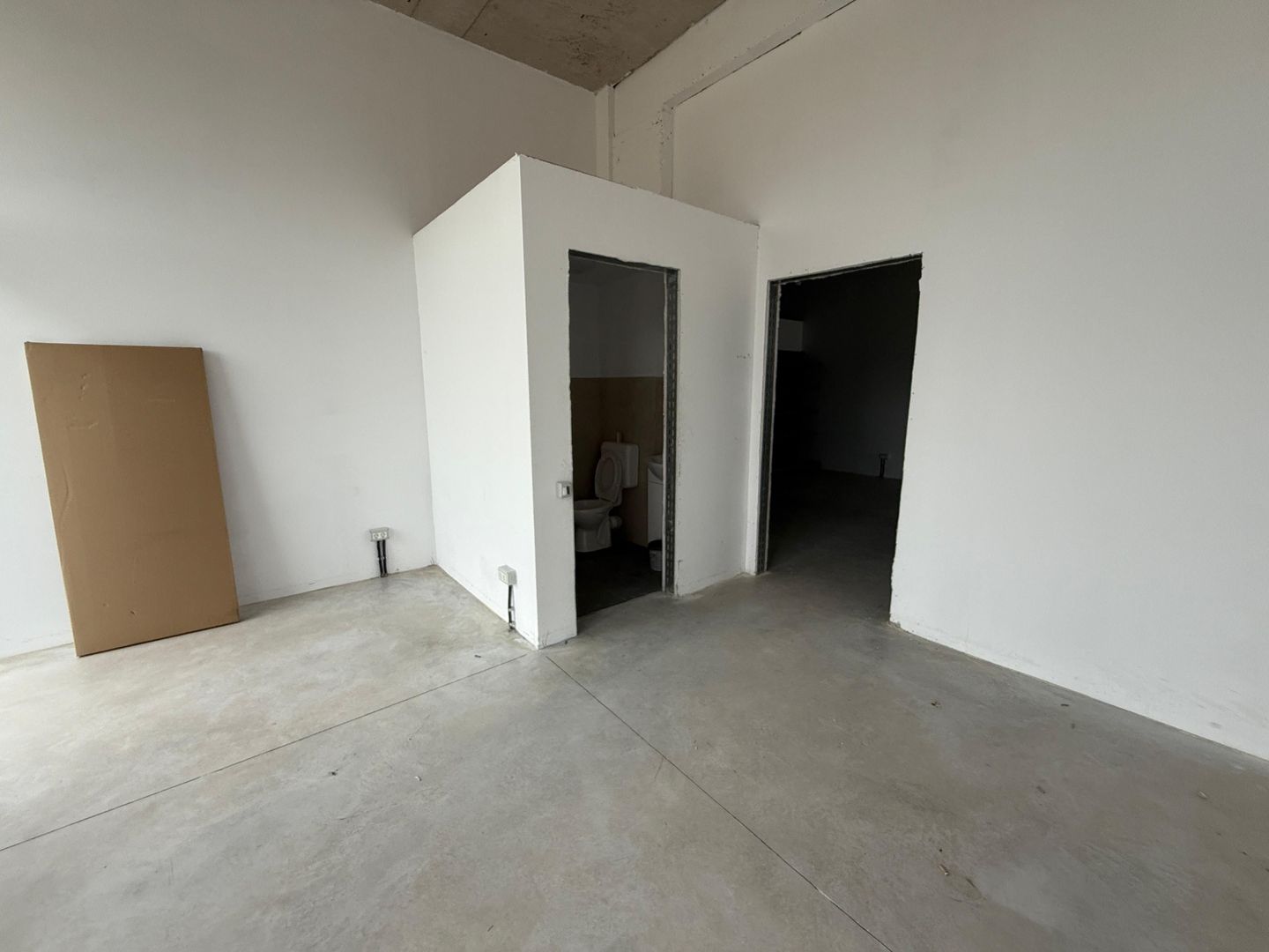 Spatiu Comercial 135 mp Aerocity | Tunari - Poză 4