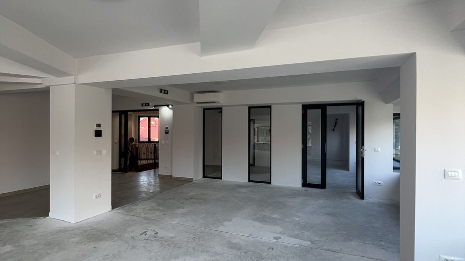 SAD CU VEDERE PANORAMICA - Poză 4