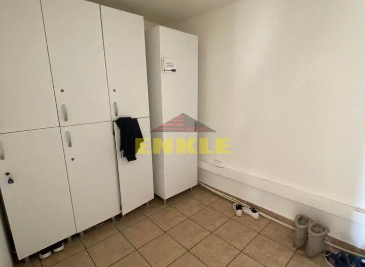 Spatiu comercial , suprafata de 137 mp,zona Grivita,pret 2200 euro neg - Poză 4
