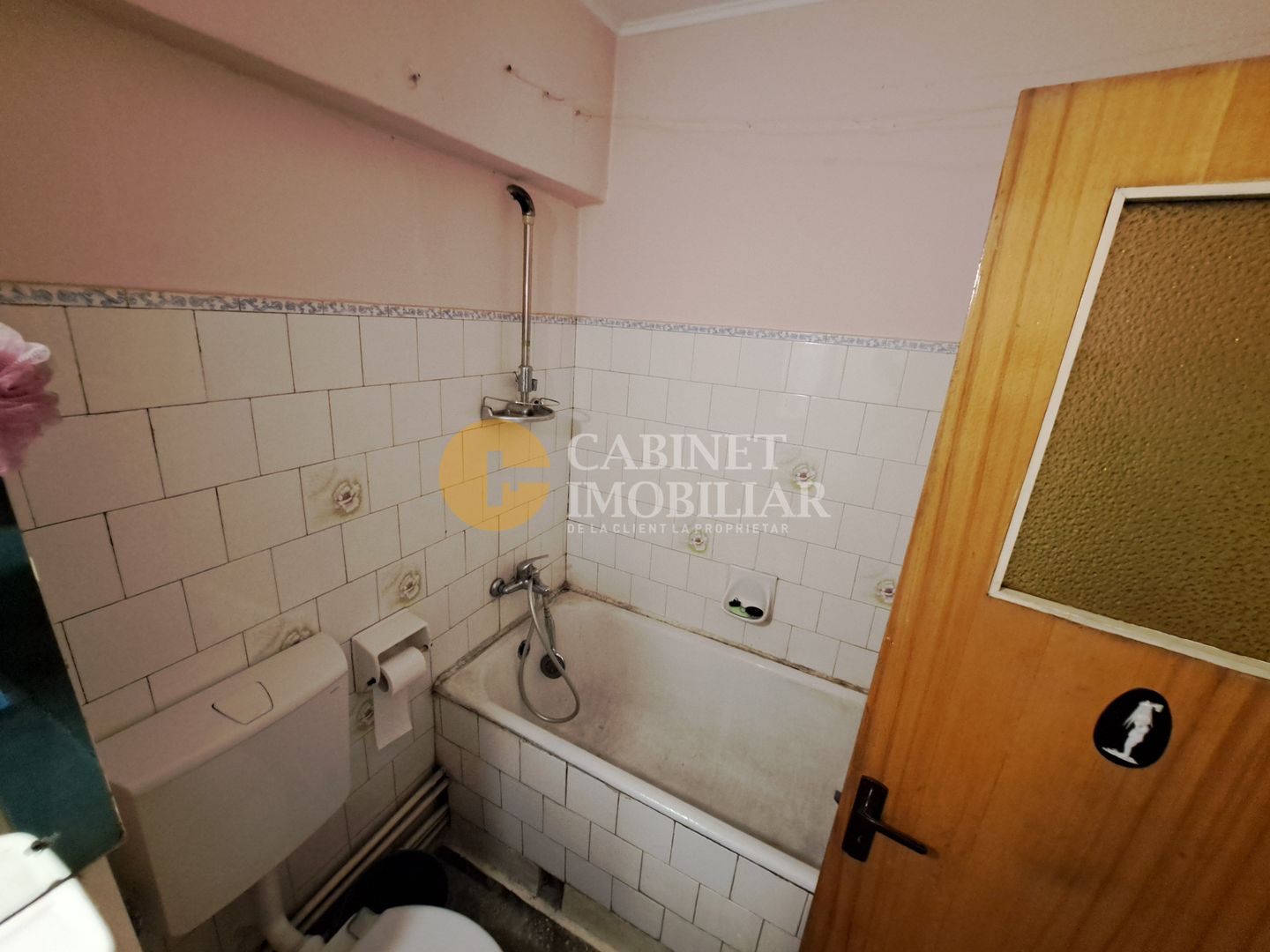 100 mp Ultra-Central: Apartament 4 Camere pe Bd. Independenței (Fără Risc) - Poză 9