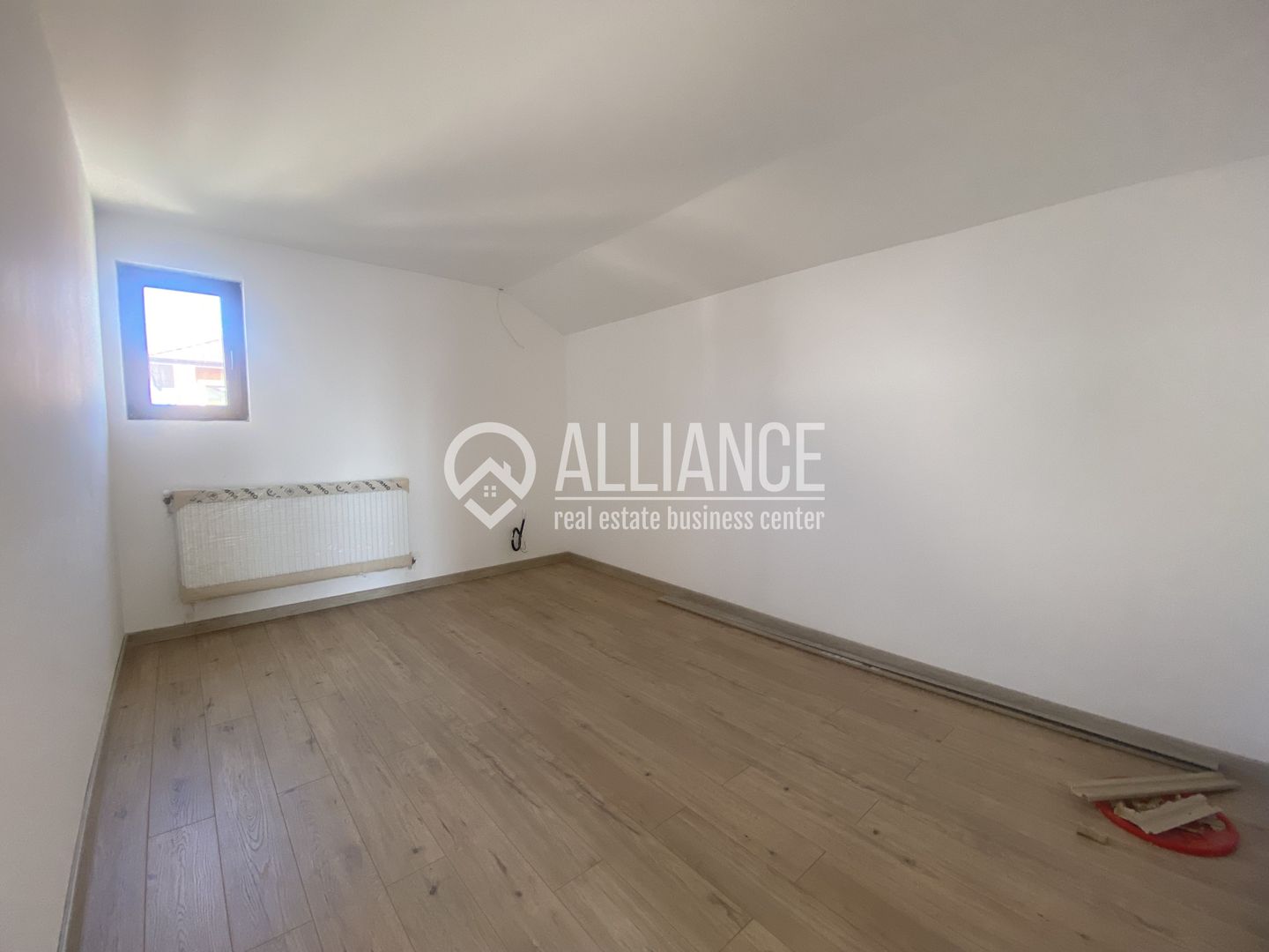 VALU LUI TRAIAN(COD 07) -Casa P+M 5 camere cu teren de 300 mp - Poză 19