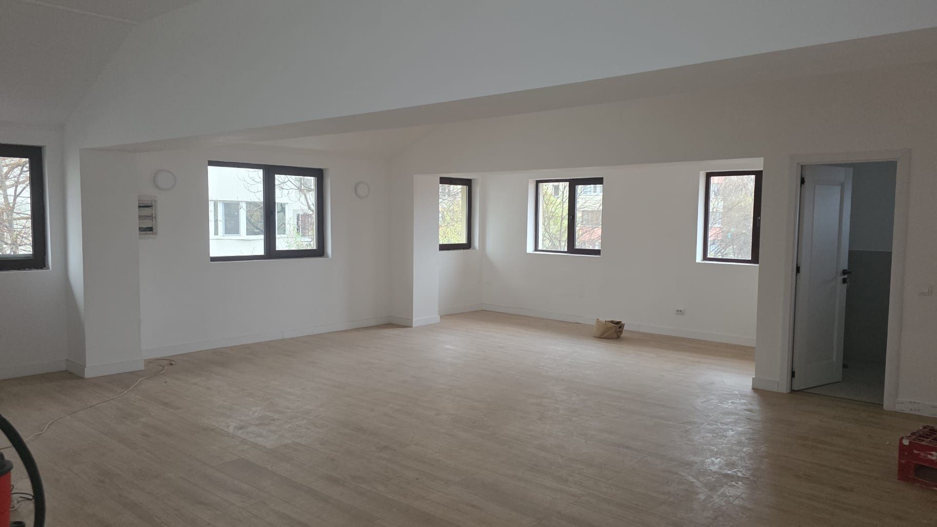 URGENT!, libera, CONSOLIDATA, birouri/comercial, 2 INTRARI, NEGOCIABIL - Poză 1