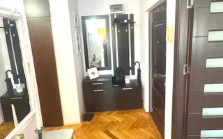 Apartament cu trei camere de vânzare, renovat complet, central - Poză 11