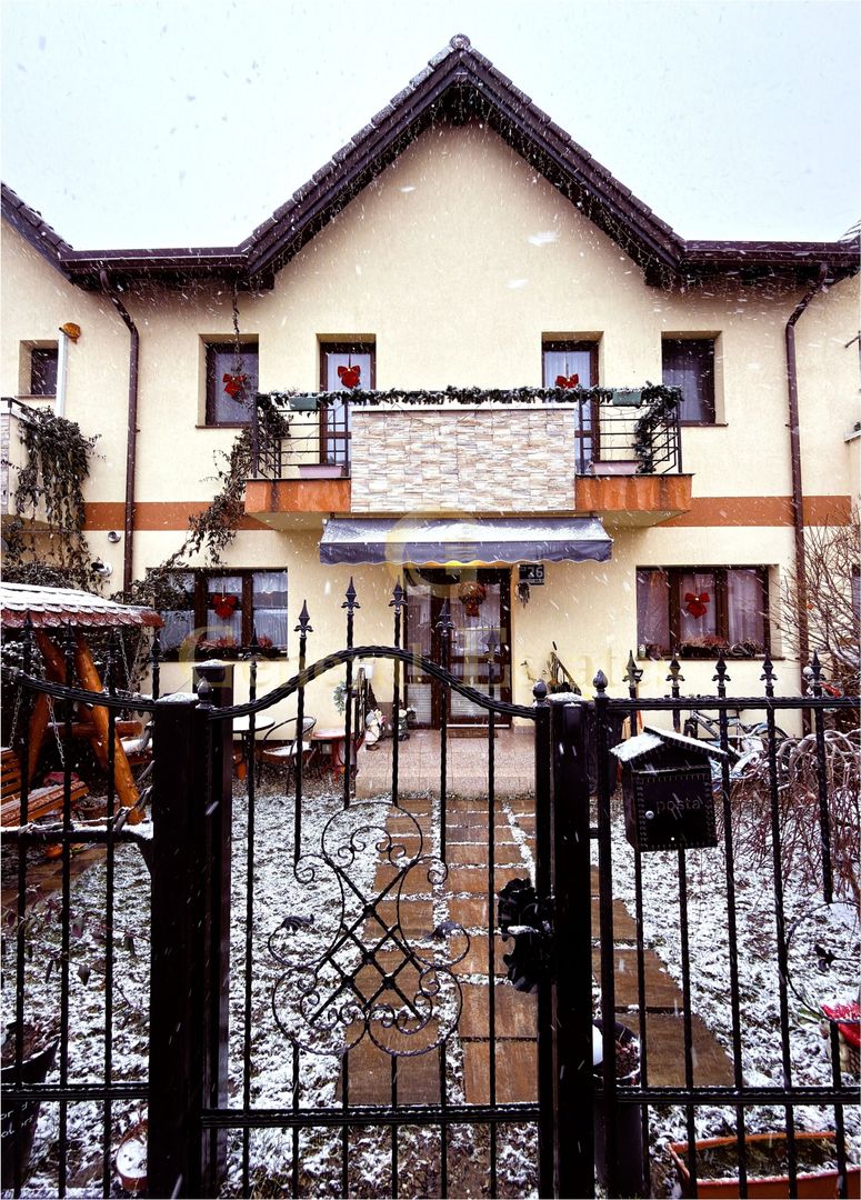 Casă tip triplex de vânzare în Sânpetru - Poză 1