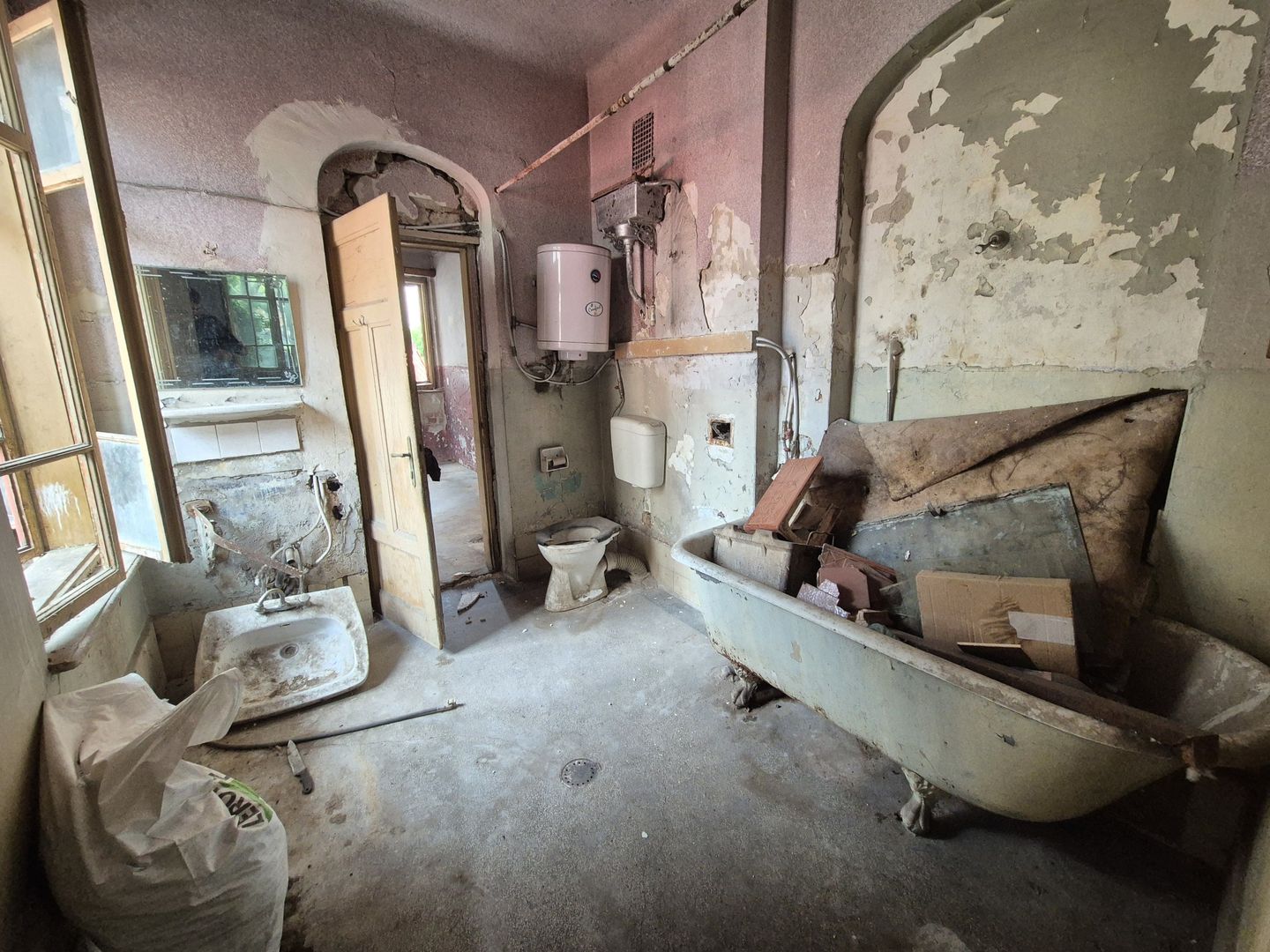 Casa P+1  - Dacia - Eminescu - curte comuna - Poză 11