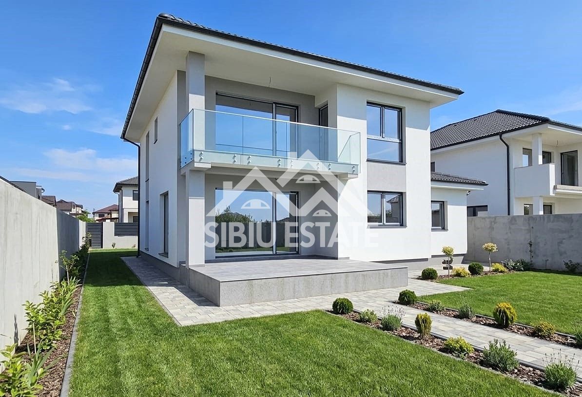 Casa noua 5 camere, 3 bai, curte mare - Poză 1