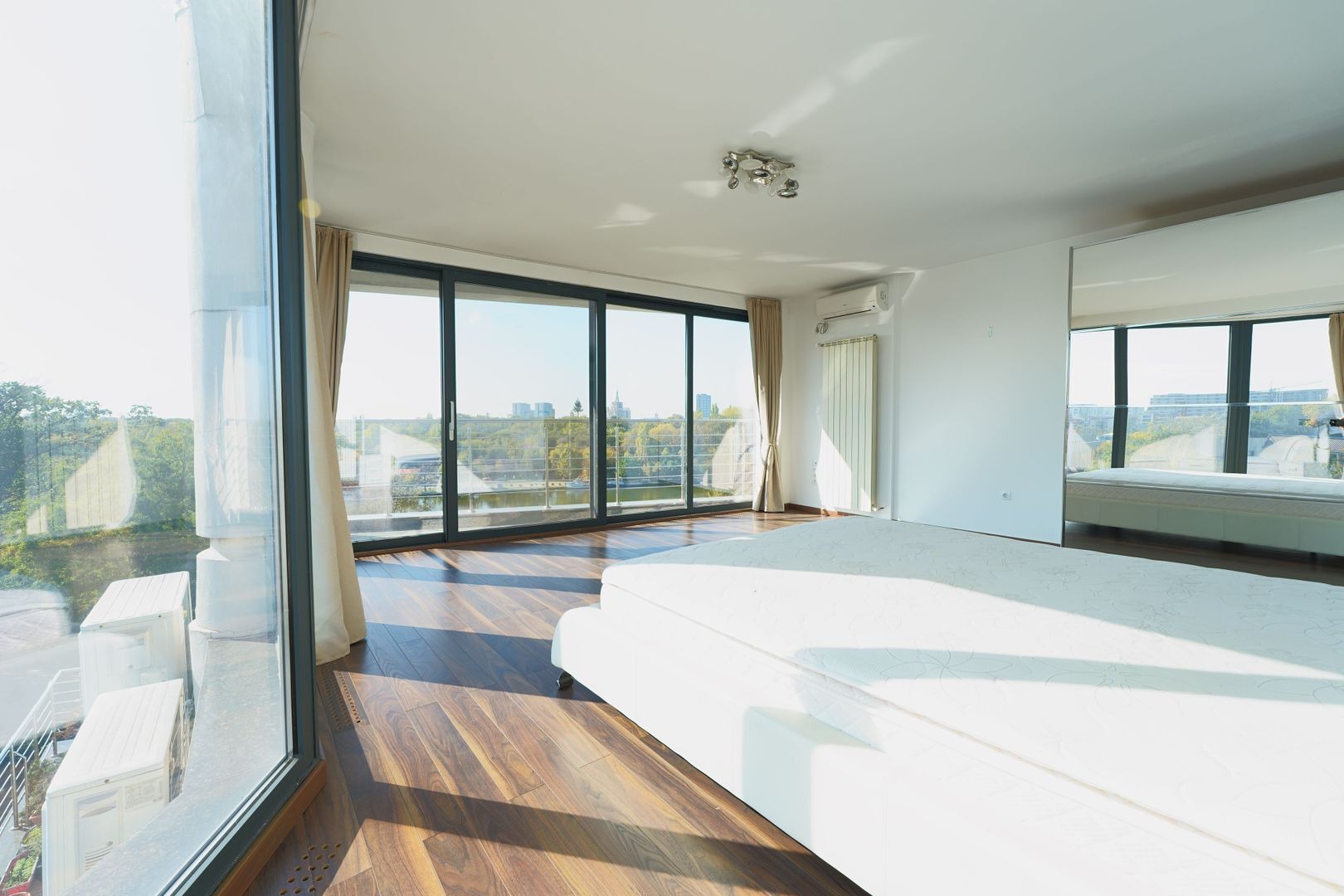 Panoramic View to Herastrau Lake, 5 rooms apartment - Poză 9