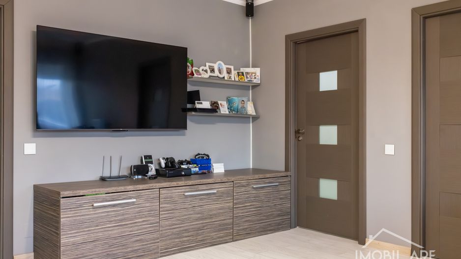 Apartament 3 camere la parter înalt cu parcare subterană - Poză 3