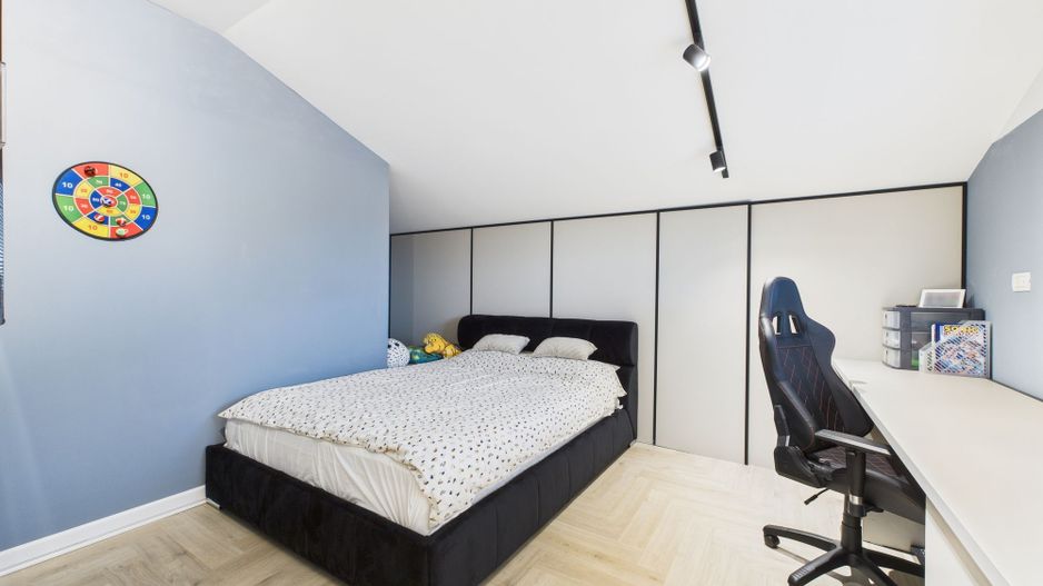 Casă modernă cu 5 camere, 4 băi și terasă închisă – Otopeni, central - Poză 7