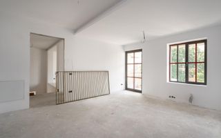 O BIJUTERIE ASCUNSA IN CENTRUL BUCURESTIULUI - Poză 9