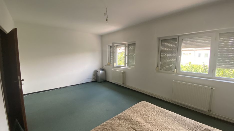 Casa de vânzare/închiriere zona Lunei - Poză 4