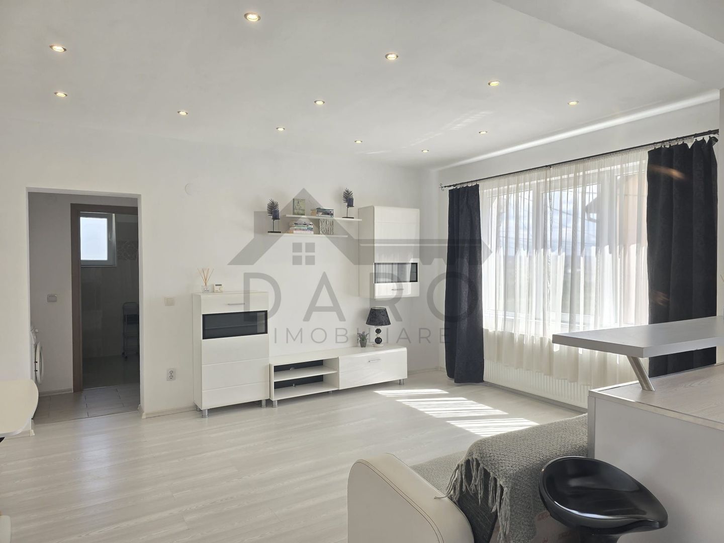Inchiriez apartament 2 camere - Poză 4