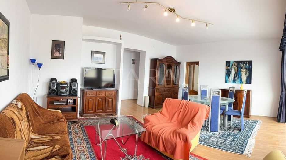 Apartament spațios, mobilat modern, cu parcare și garaj– zona Câmpului - Poză 1