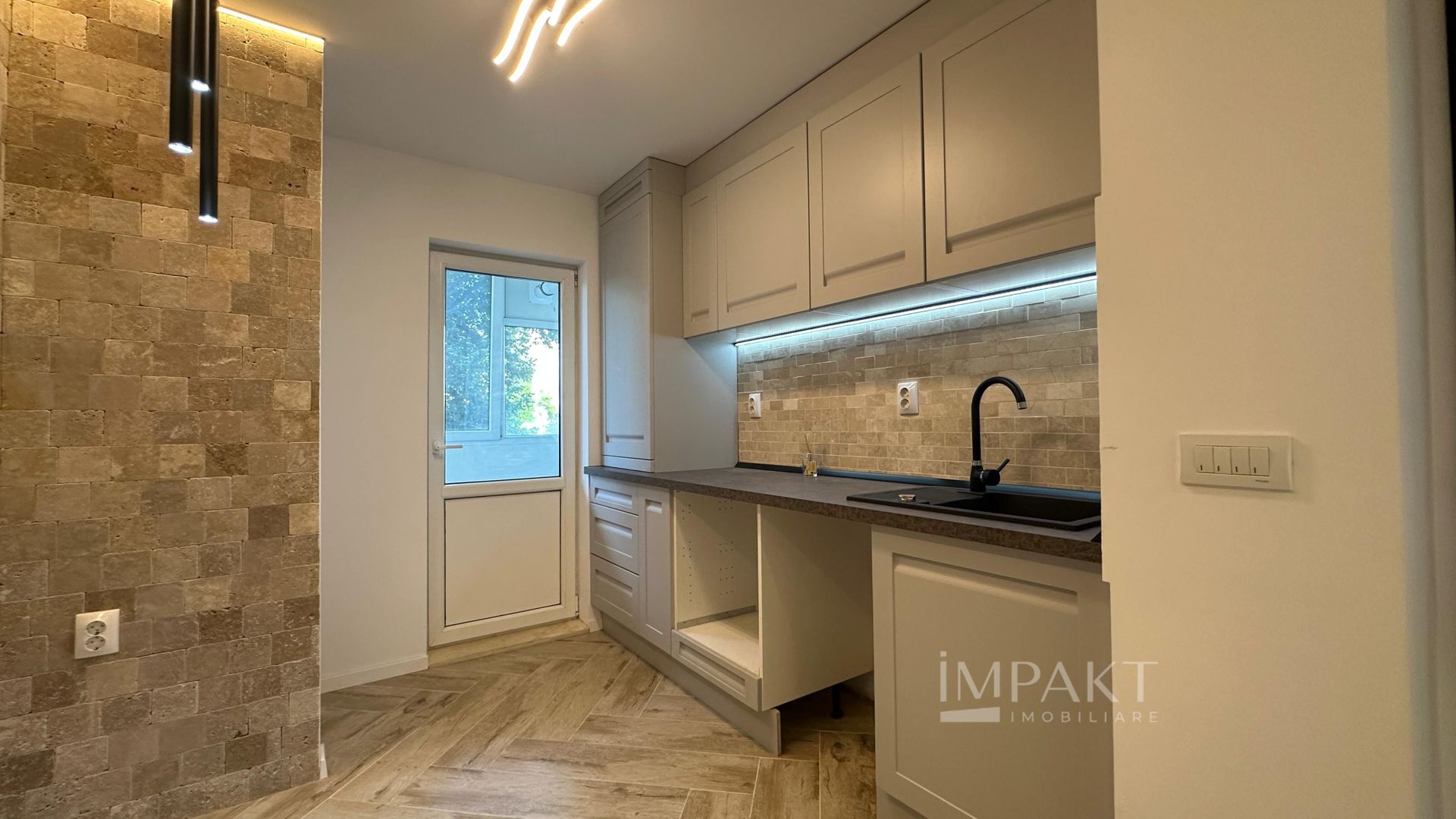 Oportunitate! 2 camere, decomandat, etaj intermediar - Primaverii! - Poză 1