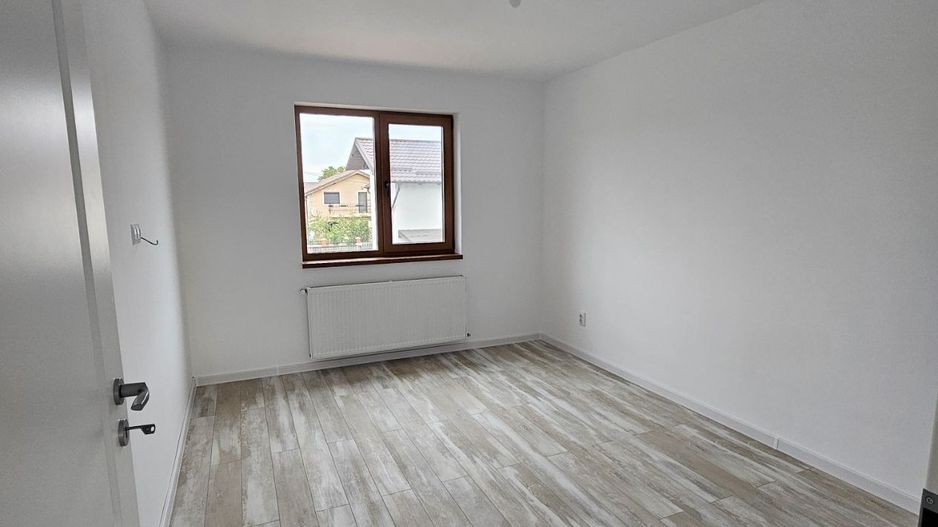 Casă Independentă curte Generoasă și Liniște finisaje de calitate - Poză 9