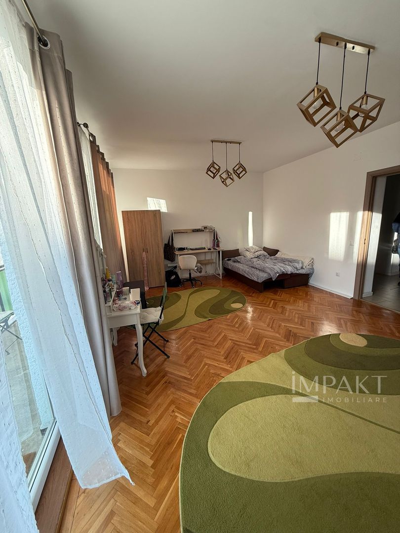 3 camere de inchiriat in zona Platinia - Poză 1