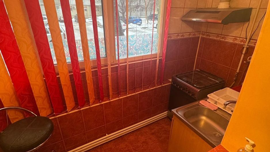 Apartament 4 camere de vânzare – zonă Școala 8 - Poză 2