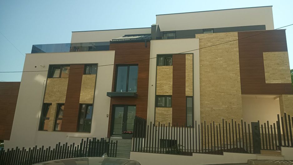 Vând casă tip duplex, spațiu comercial și garaj - Poză 1