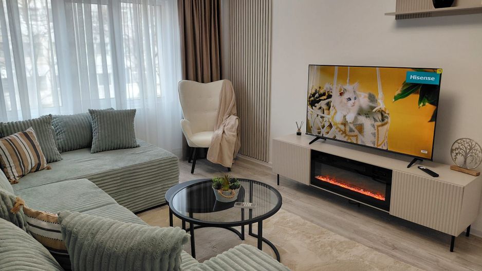 Vanzare - apartament cu 3 camere, Micro 16, renovat, mobilat nou - Poză 1