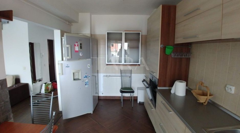 Apartament pe două niveluri cu garaj și parcare. - Poză 3