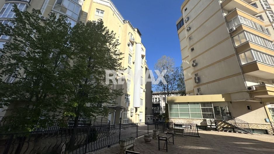 Apartament cu 2 odăi +living ultra centru, Mun. Chișinău - Poză 2