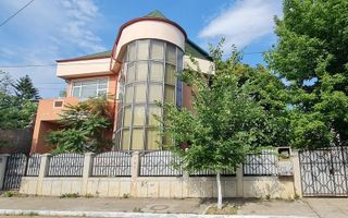 Vila cu piscina, 950  mp teren -  Piata Centrala, str. Posta Veche - Poză 1