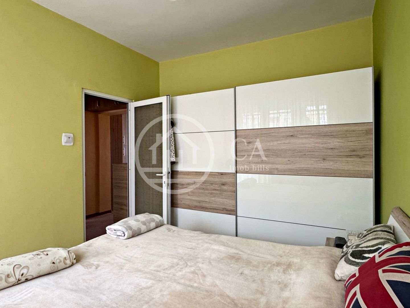 Apartament de vânzare cu 3 camere in zona Dacia, Oradea - Poză 2