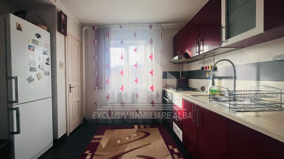 Apartament cu 3 camere decomandate, 2 bai, Cetate - Poză 2