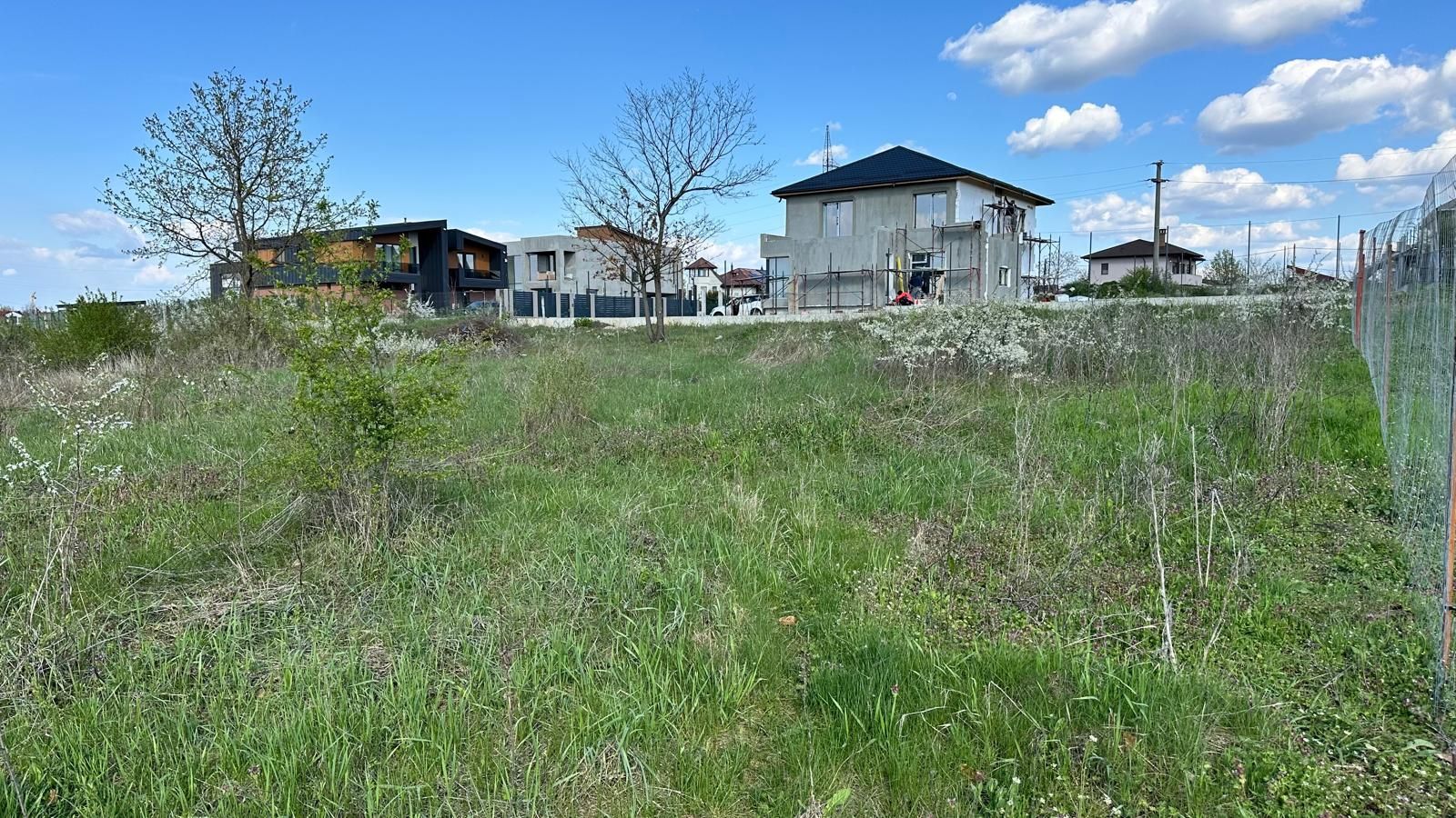 MOGOSOAIA - TEREN 792 mp, utilitati, statii STB, pretabil investitie - Poză 2