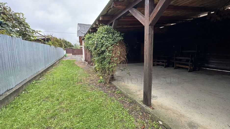 Casa + Spațiu comercial de vânzare în Onesti - Poză 20