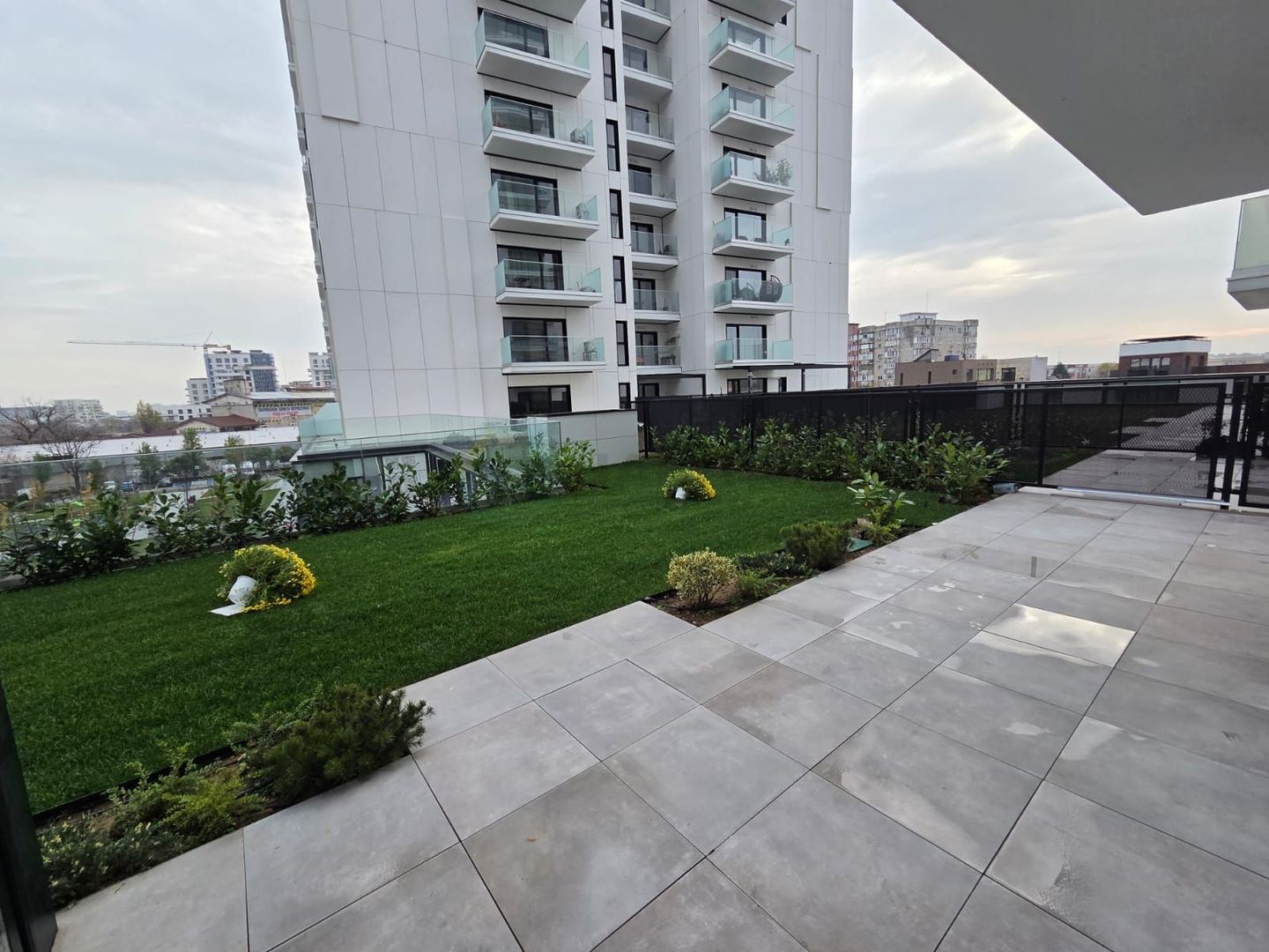 Apartament spectaculos cu grădină privată de 152 mp – disponibil spre închiriere - Poză 36