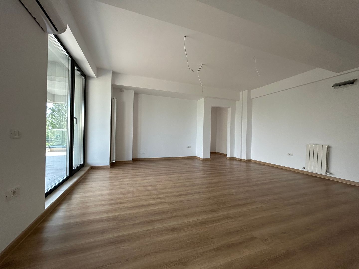 Apartament cu 2 camere cu loc de parcare zona Satul de Vacanta Mamaia - Poză 1