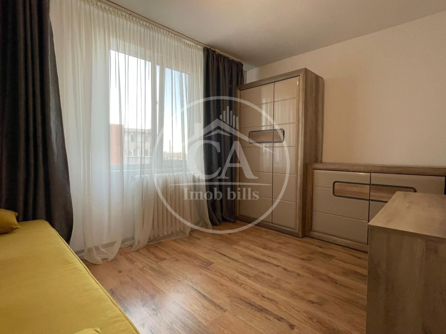 Apartament de vanzare cu 3 camere in zona Decbal, Oradea. - Poză 2
