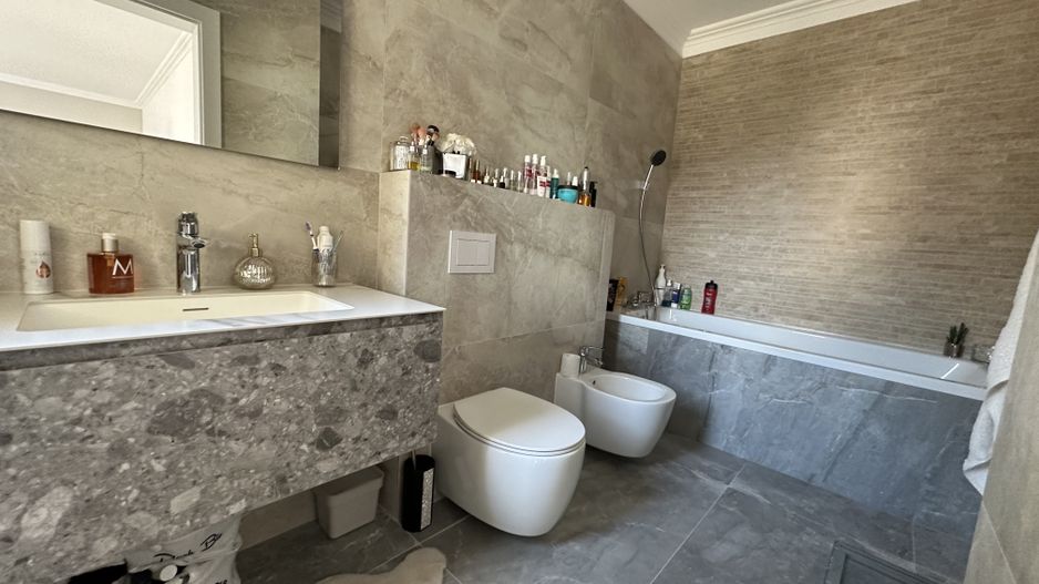 Duplex despartit prin spatiu tehnic  - teren 500mp - Poză 8