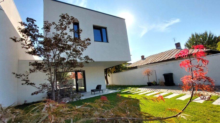 O casa simpla alba dar totusi sofisticata zona Pipera - Poză 3