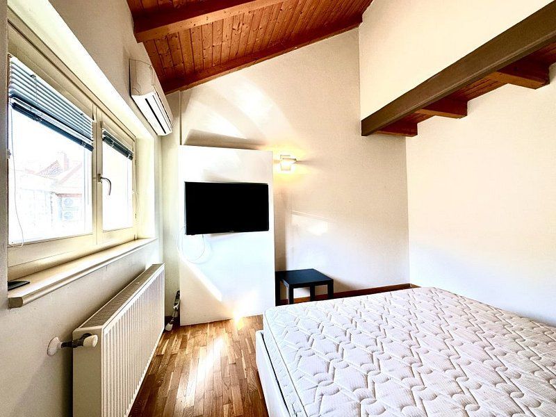 Apartament în Piața Unirii - renovat - mobilat și utilat - Poză 14