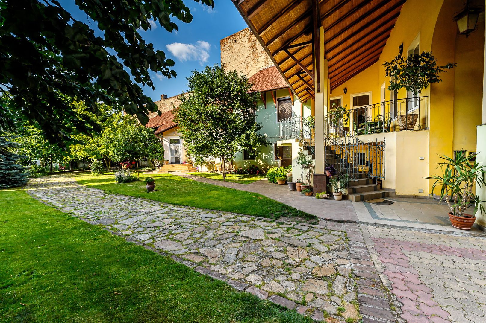 Casă boierească în zonă centrală - Poză 2