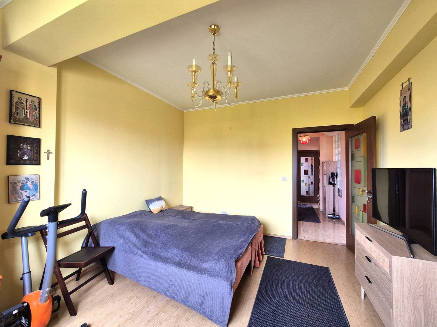 Tractoru, zonă liniștită de case, apartament spațios 3 camere cu garaj - Poză 13
