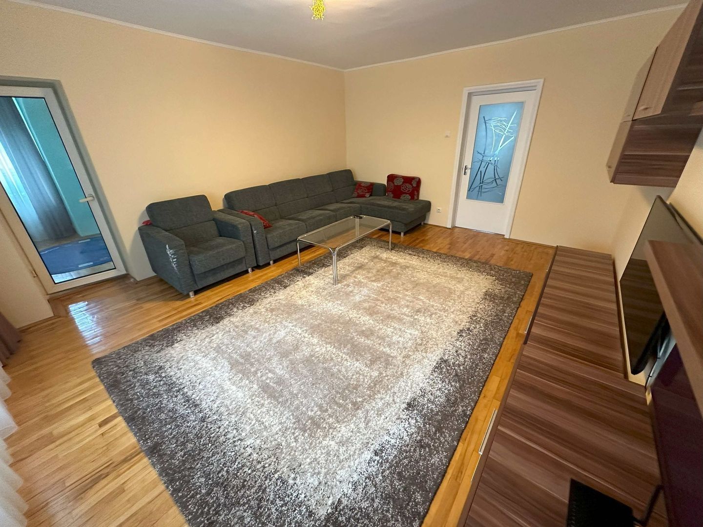 Apartament spatios cu trei camere, Vatra Luminoasa - Poză 1
