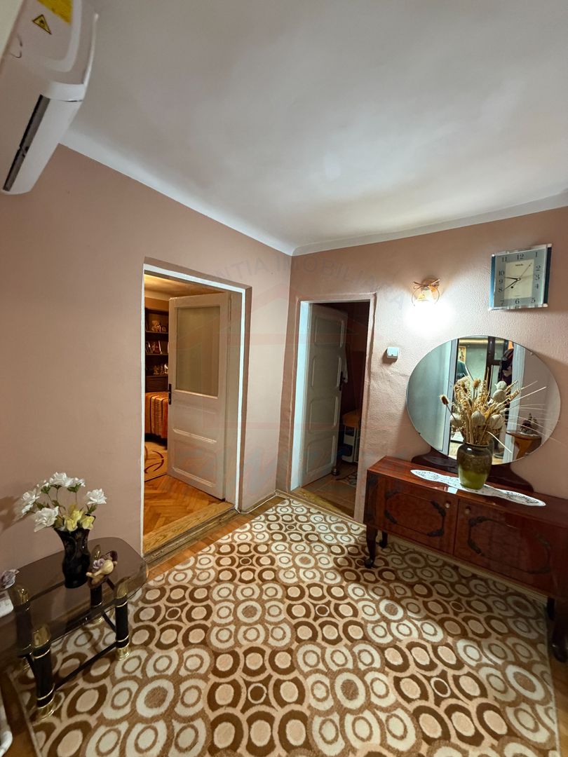 700 mp, teren intravilan, zona Centru, 150.000 euro - Poză 7