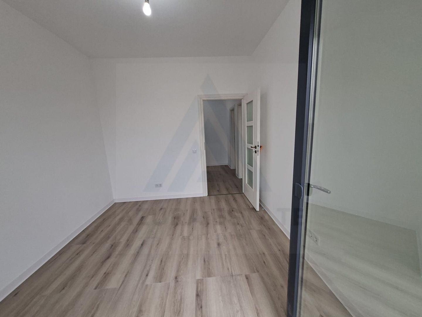 Apartament premimum 80 mp utili etaj 1 parcare terasa boxa in Selimbar - Poză 4