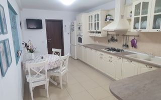 Vila Individuala cu 8 camere si gradina, in Selimbar - Poză 8
